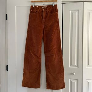Levi’s Ribcage Brown Wide Leg Corduroy Pant size 28